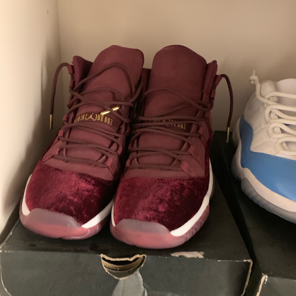 Sneakers - Picture 3 of 8